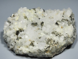 水晶,黄鉄鉱,閃亜鉛鉱<br> 尾太鉱山産 268g (244)